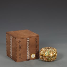 TANGGONG COUNTY KILN THREE-COLOR FLOWER-SHAPED POWDER BOX