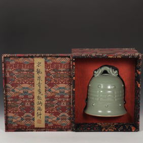 SOUTHERN SONG DYNASTY LONGQUAN BLUE GLAZE GOSSIP DRAGON HANDLE BELL