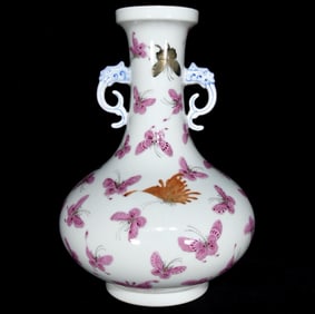 QING QIANLONG BUTTERFLY GRAIN DOUBLE-EAR BOTTLE