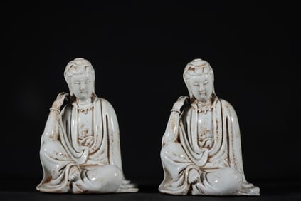 A PAIR OF DEHUA KILN GUANYIN