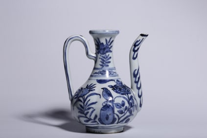 MING DYNASTY "DA MING JIAJING NIANZHI" STYLE BLUE AND WHITE FLOWER AND BIRD PATTERN POT
