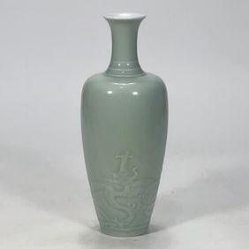 QING KANGXI YEAR BEAN GREEN GLAZE DARK FLOWER SEA DRAGON LAIYU ZUN