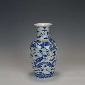 BLUE AND WHITE CLOUD DRAGON-PATTERNED VASE