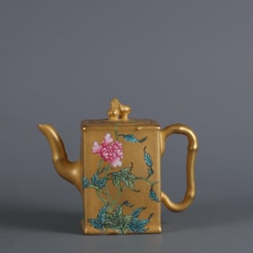 QING YONGZHENG IMPERIAL GOLD FAMILLE ROSE POPPY PATTERN SQUARE TEAPOT