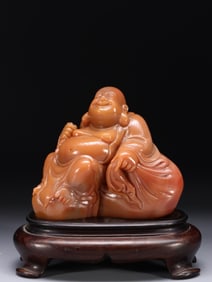 QING DYNASTY. SHOUSHAN FURONG STONE CARVED CLOTH BAG MONK