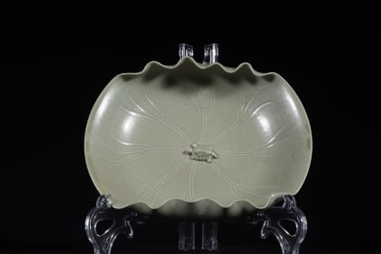 TANG DYNASTY YUE KILN SECRET COLOR CELADON LOTUS LEAF WASHING