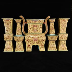 FIVE-PIECE FAMILLE ROSE WITH COILED FLOWER PATTERN, QIANLONG PERIOD OF QING DYNASTY