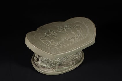 TANG DYNASTY YUE KILN SECRET COLOR CELADON TIGER PILLOW