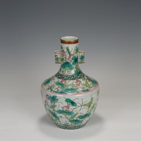 FAMOUS ENAMEL LOTUS POND QINGQU GUANER BOTTLE