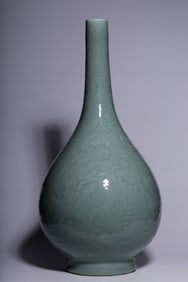 QING DYNASTY POWDER GREEN GLAZE CLOUD BAT PATTERN GALLBLADDER BOTTLE