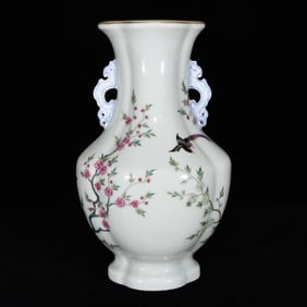 QING QIANLONG PASTEL FLOWER AND BIRD PATTERN FLOWER MOUTH BOTTLE