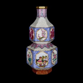 QING QIANLONG ENAMEL COLOR CHARACTER STORYLINE SIX SQUARE GOURD BOTTLE