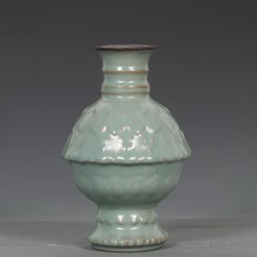 OLD COLLECTION RU KILN AZURE GLAZE "YONGHE PALACE" SILVER MOUTH LOTUS VASE