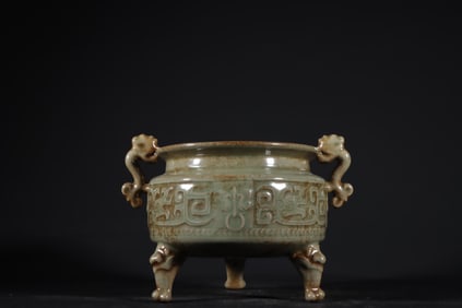 OLD COLLECTION OF SECRET COLOR CELADON THREE-LEGGED BURNER