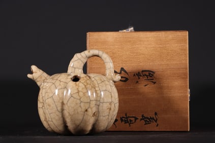 THE OLD COLLECTION OF PUMPKIN-SHAPED WATER DROPLET JAR