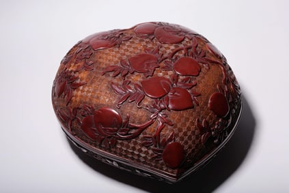 RED CARVED PEACH-PATTERNED BOX