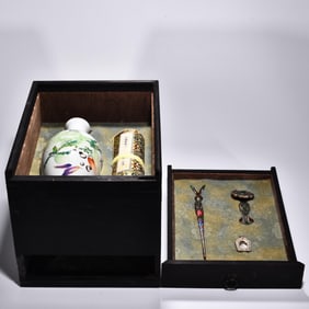 QING QIANLONG ENAMEL COLOR AUTUMN FRUITS FRUIT BOTTLES