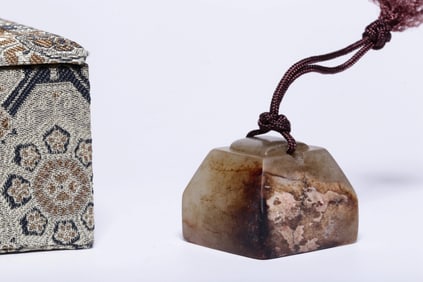 HETIAN JADE GRAY SKIN PATINA COVER BUCKET SEAL