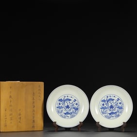 OLD COLLECTION OF MACKEREL ALGAE PATTERN LARGE PALACE PLATES PAIR
