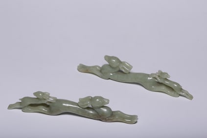 A PAIR OF QING DYNASTY HETIAN GREEN JADE LULUTONG PEN HOLDERS
