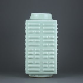 QING TONGZHI BEAN GREEN GLAZE EIGHT TRIGRAMS CONG STYLE BOTTLE