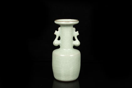 LONGQUAN WARE VASE WITH HANDLES