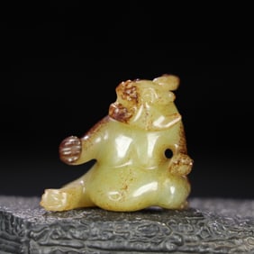 HETIAN JADE AND BEAR JADE QUALITY IS DELICATE AND OILY