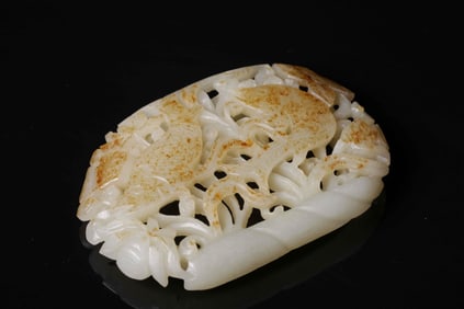 JADE CARVED 'FISH' PENDANT