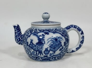 QING QIANLONG YEAR BLUE AND WHITE ENTWINED BRANCHES FLOWER OPEN MEDALLIONS FLOWERS TEAPOT,