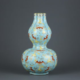 QING QIANLONG ENAMEL COLOR TURQUOISE GREEN SPACE PAINTED A THREE-HOLE GOURD BOTTLE