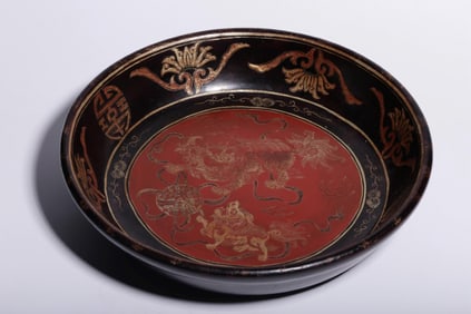 WOODEN LACQUER PLATE WITH DOUBLE LIONS PLAYING WITH A BALL FROM THE REPUBLIC OF CHINA