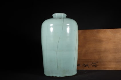 THE SOUTHERN SONG DYNASTY OFFICIAL KILN POWDER GREEN GLAZE BIG PLUM BOTTLE