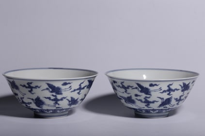 MING DYNASTY "DA MING CHENGHUA" STYLE BLUE AND WHITE CLOUD CRANE PATTERN BOWL PAIR