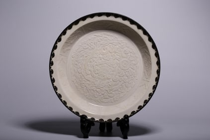 DING KILN ENGRAVED LION PLAYING BALL PLATE