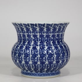QING QIANLONG YEAR BLUE AND WHITE ENTWINED FLOWERS MELON RIDGE SLAG BUCKET