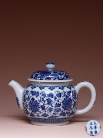 QING YONGZHENG PERIOD BLUE AND WHITE TWINED FLOWER PATTERN PALACE LANTERN POT