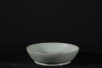 THE SONG DYNASTY RU KILN MOON WHITE GLAZE ROUND WASHING