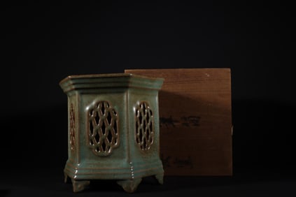 SONG RU KILN AZURE GLAZE HOLLOW PEN POT