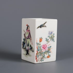 QING QIANLONG YEAR FAMILLE ROSE FIGURES, FLOWERS, SQUARE SMALL PEN HOLDER