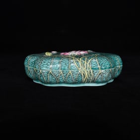 QING QIANLONG ENAMEL COLOR LOTUS GRAIN BOX