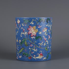 QING QIANLONG YEAR BLUE GROUND ROLLING ROAD FOREIGN COLOR FLOWER PATTERN PEN HOLDER