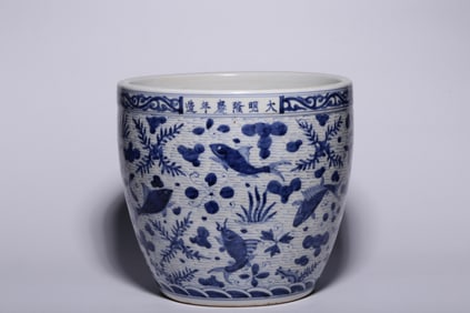 MADE IN THE LONGQING PERIOD OF THE MING DYNASTY BLUE AND WHITE FISH AND ALGAE PATTERN SCROLL JAR