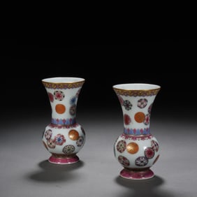 QING DYNASTY, A PAIR OF FAMILLE ROSE LEATHER BALL BOTTLES
