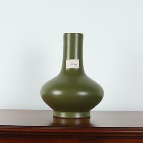 QING DYNASTY TEA-LEAF GLAZE CELESTIAL GLOBE VASE