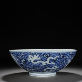 QING DYNASTY BLUE AND WHITE DRAGON PATTERN BOWL
