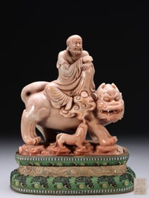 QING DYNASTY. SHANGJUN-MARKED SHOUSHAN FURONG STONE SCULPTURE OF ARHAT PLAYING WITH LION