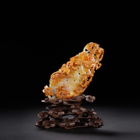QING DYNASTY AGATE DRAGON-SHAPED BI