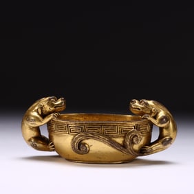QING DYNASTY. GILDED COPPER WASH BASIN WITH AUSPICIOUS ANIMAL PATTERNS