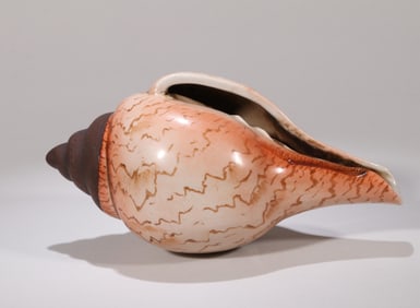 A PORCELAIN CONCH