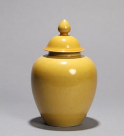 A YELLOW-GROUND COVERED JAR